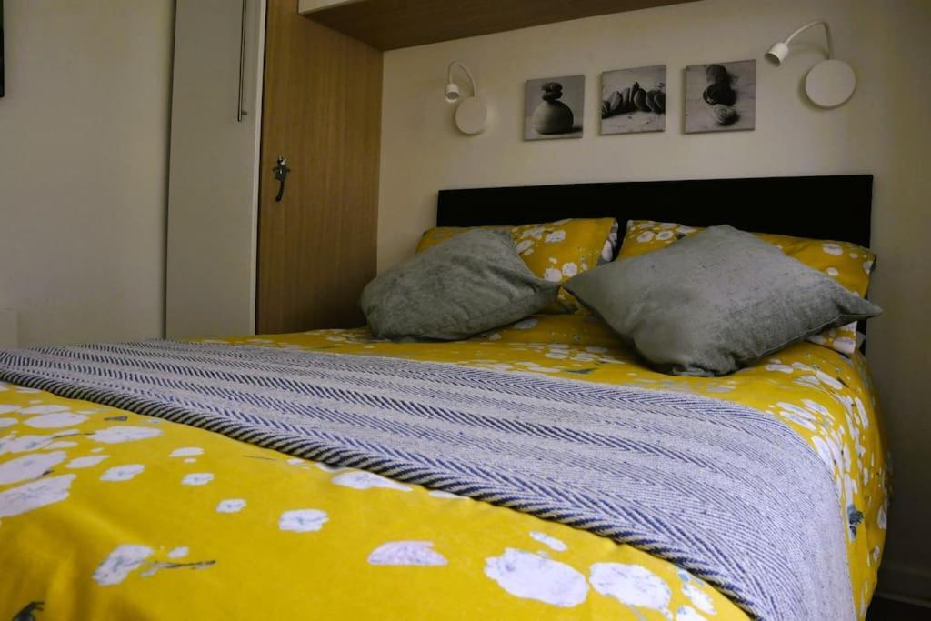 Ocean Breeze, Gower Holiday Village. Allows Dogs Apartment