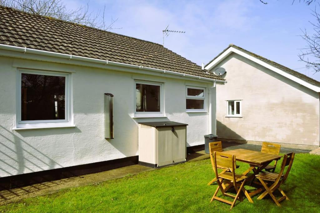 Ocean Breeze, Gower Holiday Village. Allows Dogs Apartment Swansea