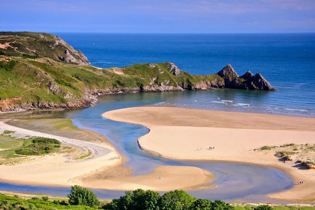 Apartment Ocean Breeze, Gower Holiday Village. Allows Dogs
