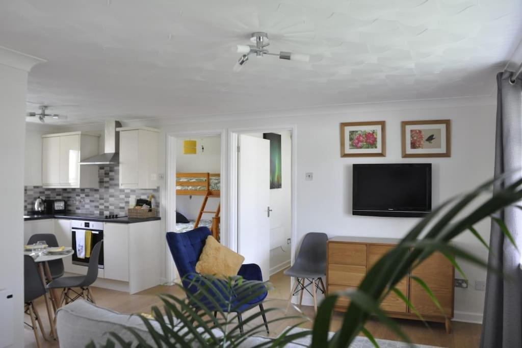 Ocean Breeze, Gower Holiday Village. Allows Dogs Apartment Swansea
