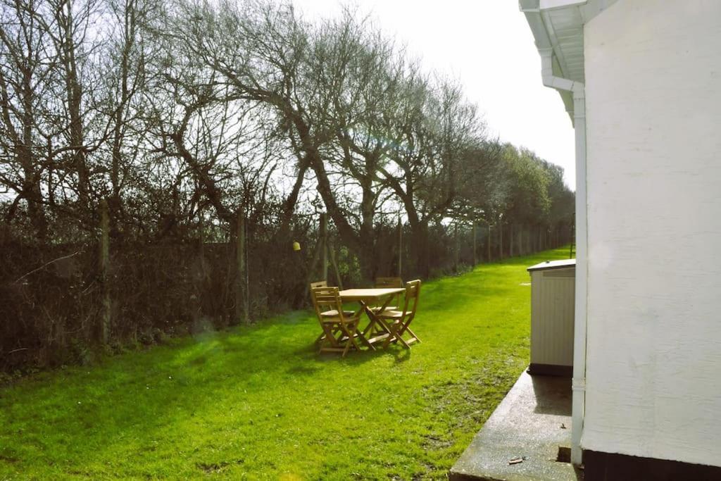 Apartment Ocean Breeze, Gower Holiday Village. Allows Dogs *